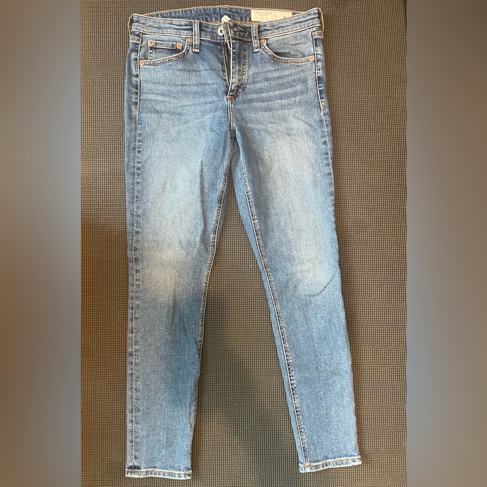 Rag & Bone skinny jean. Size 28.